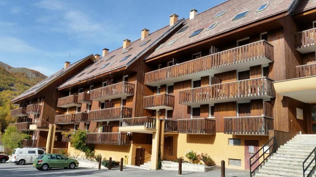 ALLOS village STUDIO avec balcon proche de pistes Extérieur photo